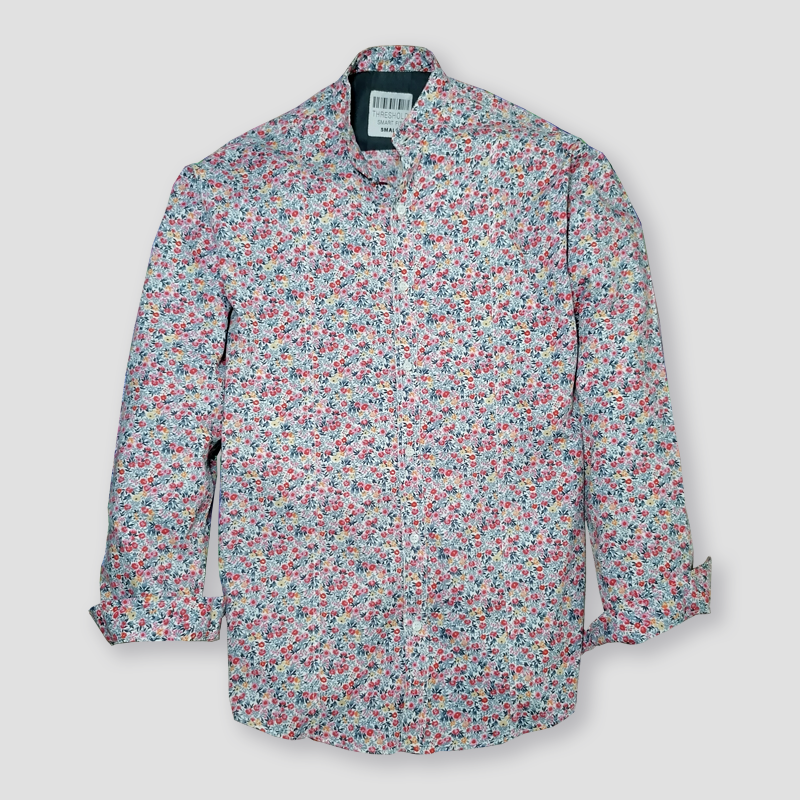 Regular-fit shirt in soft Cotton Fabric with a Ban collar, classic front, a split yoke at the back and gently rounded hem. Long sleeves with buttoned cuffs and a sleeve placket with a link button for a classy yet elegant look for all occasions.